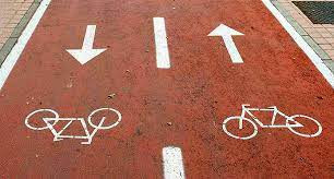 72. Foto. Carril bici escolar