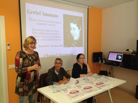 La tècnica municipal de Polítiques d'Igualtat introduint l'acte