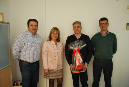 El regidor d'Urbanisme, Txema Ardila; Rosa Fonoll; Juan Ramón Obón, i el responsable de Patrimoni d'Endesa, Antonio Colchero.